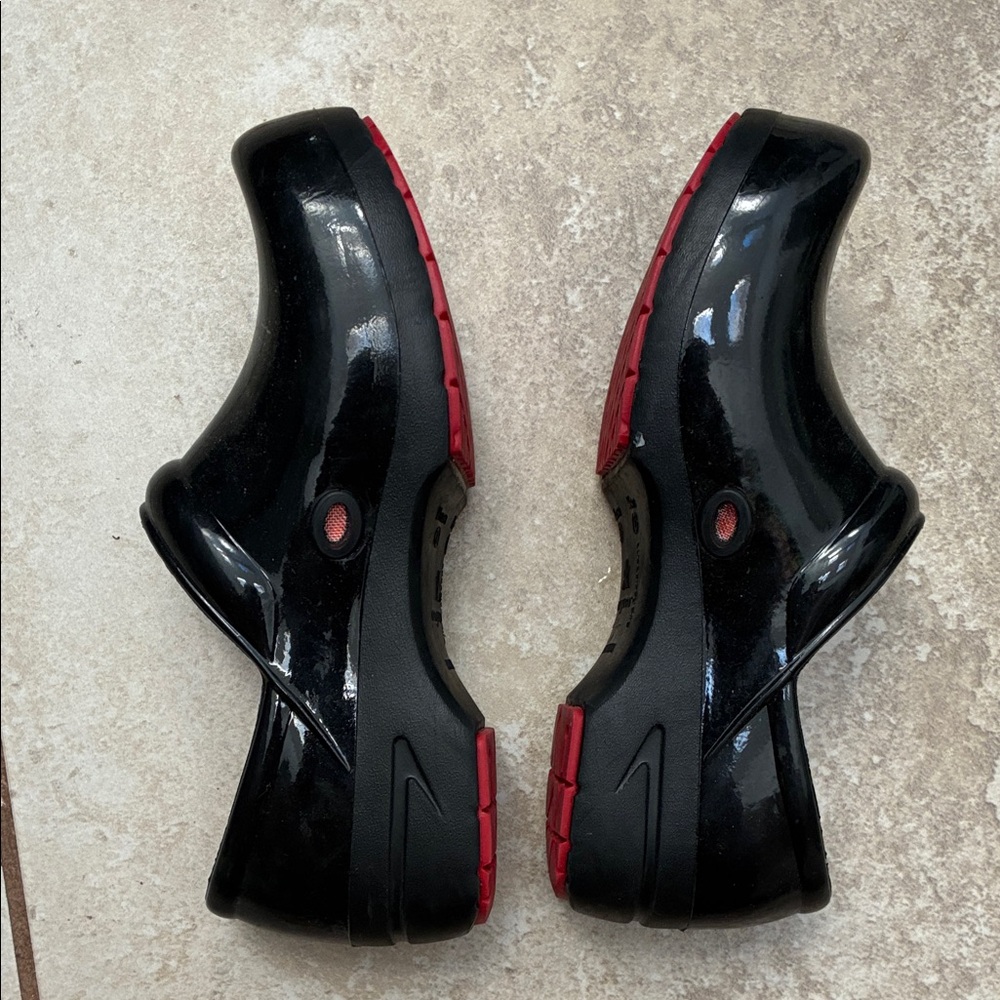 LifeStride Women's Black Slip-On Clog with Red Comfort Insole - Picture 5 of 6